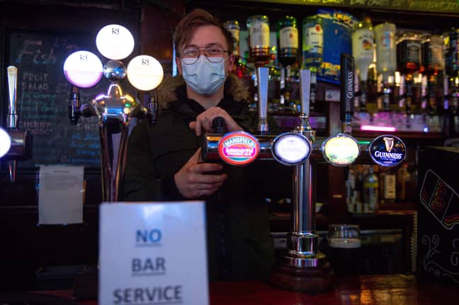 自2020年3月以来，酒吧的服务已被禁止。信贷：PA
