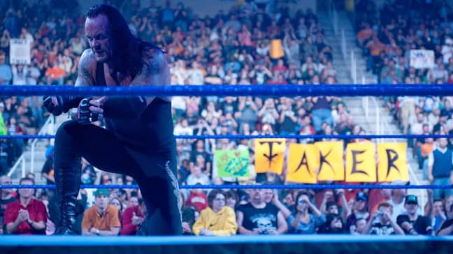 Undertaker打破了角色，以帮助宣传说唱歌手，Bad Bunny's Tour。信用：WWE
