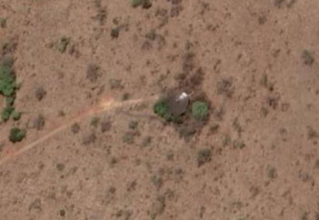 非洲沙漠中的不明飞行物（信用：Google Maps）