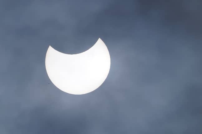从利物浦看到的部分eclipse。信用：PA
