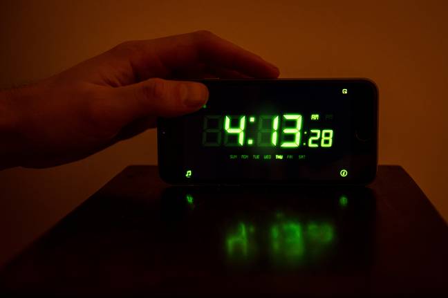 希拉里发明了一个计算器，可以计算出你什么时候需要睡觉。信贷:爸爸