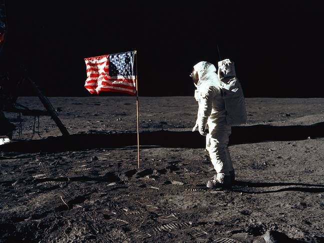 嗡嗡声aldrin在月球上的信用：未提出/美国宇航局