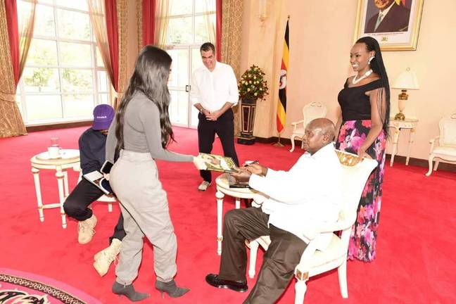 信用：Twitter / Yoweri K Museveni“width=
