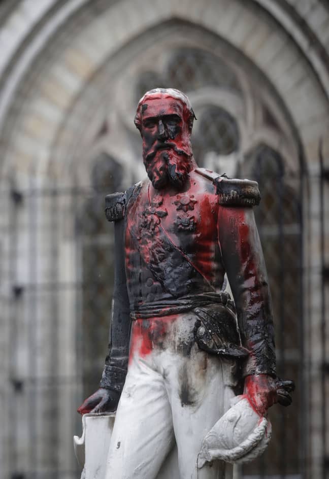 安特卫普（Antwerp）的利奥波德（Leopold II）雕像被烧毁并被红色油漆覆盖。信用：Shutterstock