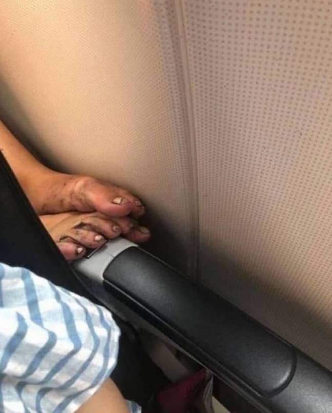 乘客不想看到你的赤脚。学分：Instagram/Pastengershaming