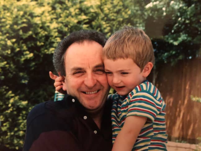 西蒙和他的爸爸在1991年。学分：Simon Jay
