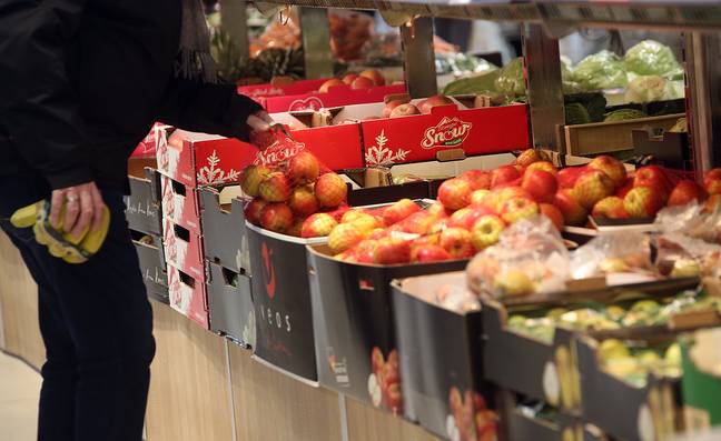 Sainsbury正在克服塑料袋，以散装果实和蔬菜等宽松物品。信用：PA