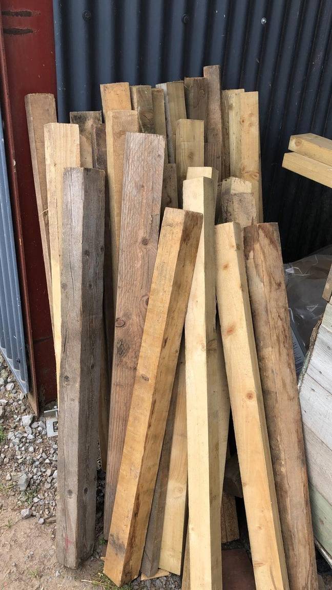 本发明的爸爸使用了老木头的位，建造树屋。信用：limentdeals.co.uk.