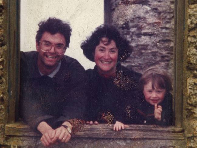 丹尼尔与他的妈妈和爸爸在1991年。学分：BBC /墙壁到墙媒体