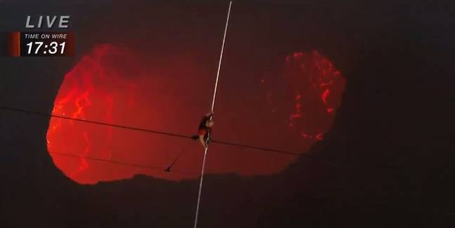 瓦伦达（Wallenda）越过火山。信用：ABC新闻必威备用网