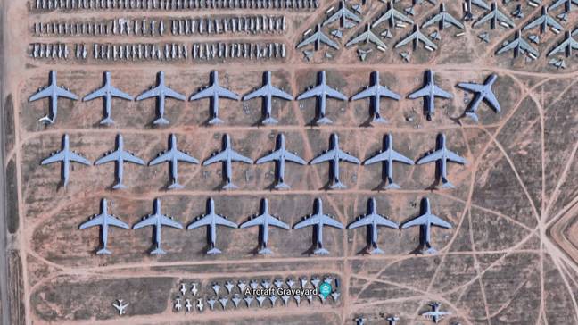 谷歌地图显示了被遗弃的飞机的神秘“飞机墓地”。信用：谷歌地图