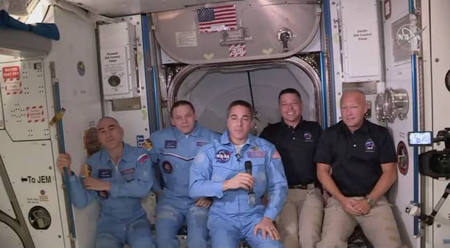 鲍勃·贝恩肯（Bob Behnken）和道格·赫利（Doug Hurley），最右边，加入了国际空间站的船员。信用：PA“width=