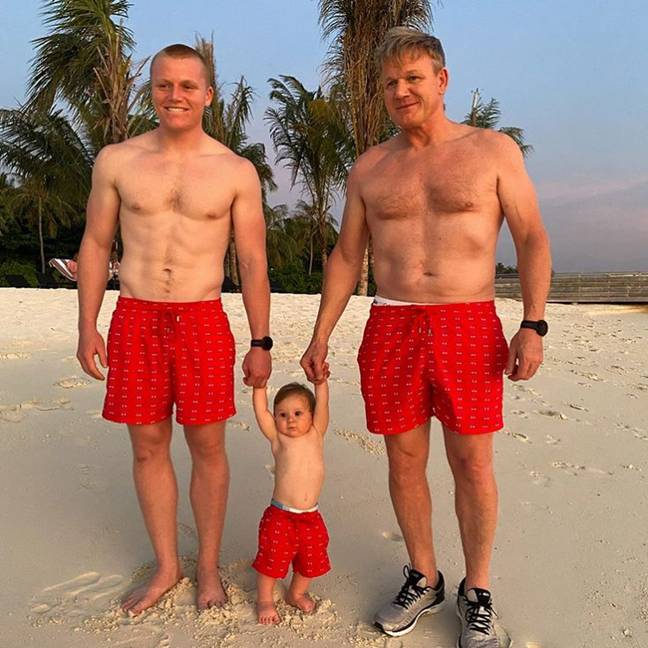 戈登与儿子杰克和奥斯卡。信用：Instagram / Gordon Ramsay