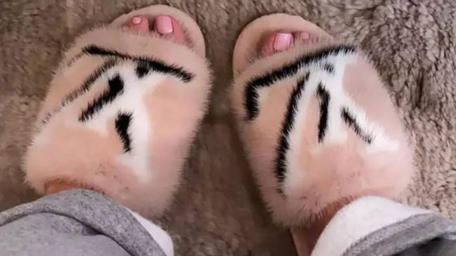 凯莉（Kylie）发布了这些米克拖鞋。学分：Instagram/Kylie Jenner