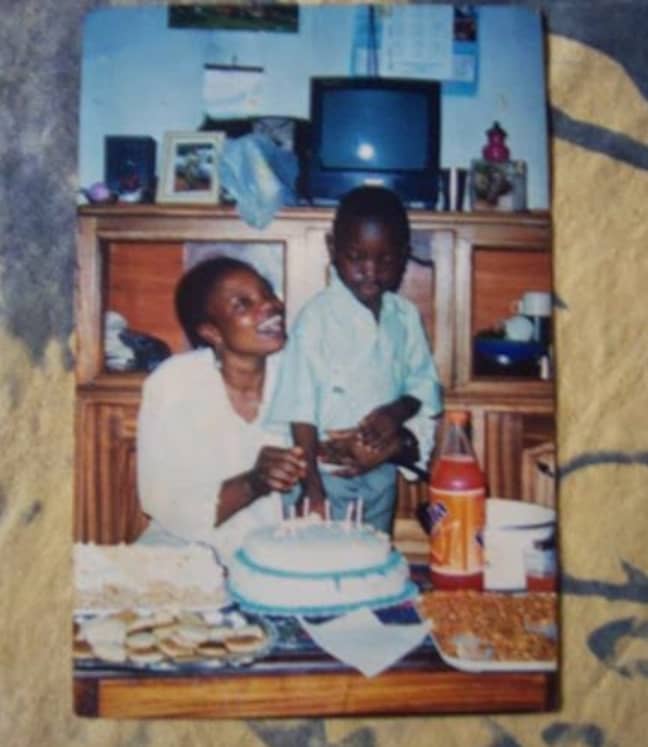 戴斯蒙德（Desmond）在喀麦隆首都雅温得（Yaoundé）的一个贫穷家庭中长大。信用：Desmond Jumbam“loading=