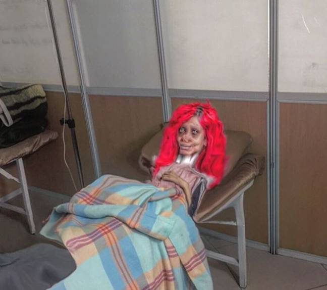 Sahar Tabar发布了自己似乎是医院床的照片。信用：Instagram / Sahartabar_official