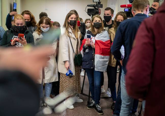 记者和活动人士聚集在维尔纽斯，立陶宛之外的国际机场。信用：PA