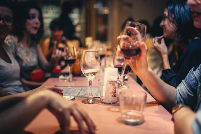 葡萄酒饮用者可以分为四种不同的视频。（信用：Pexels）“width=