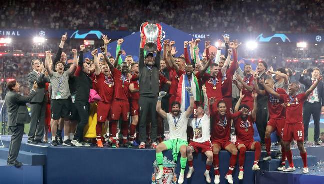 利物浦经理Jurgen Klopp举起UEFA冠军联赛奖杯。信用：PA
