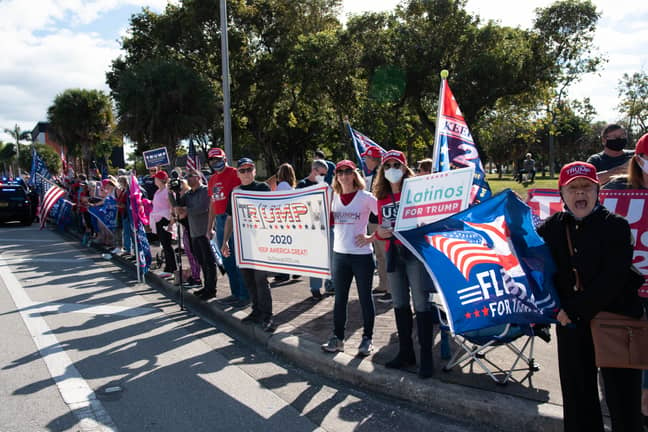 特朗普的支持者聚集在一起欢迎他回到佛罗里达。信贷：Shutterstock