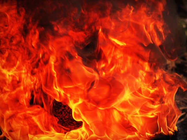 有些火，例如地狱中的大火。图片来源：pexels