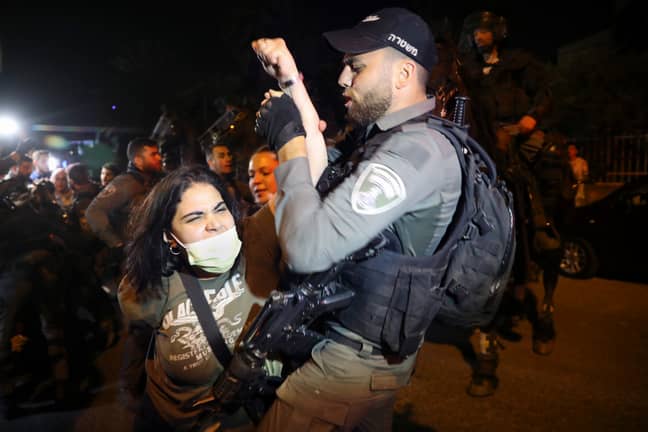 抗议者在对被迫的驱逐时在示范期间被捕。信用：PA