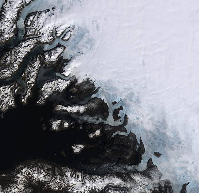 卫星图像，日期为2014年6月12日，在格陵兰的多个冰川上。科学家发现了格陵兰冰盖融化的增加。信用：PA