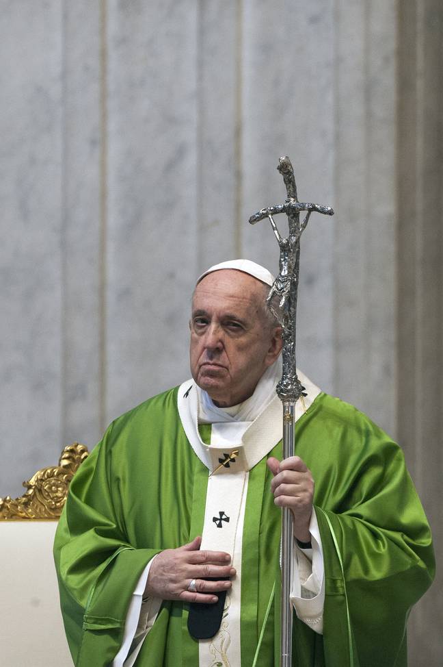 据报道，已经对教皇的Instagram帐户上的活动进行了调查。信用：PA“width=