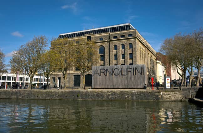 BBF经营咖啡馆的布里斯托尔港口的Arnolfini艺术中心。学分：PA“width=