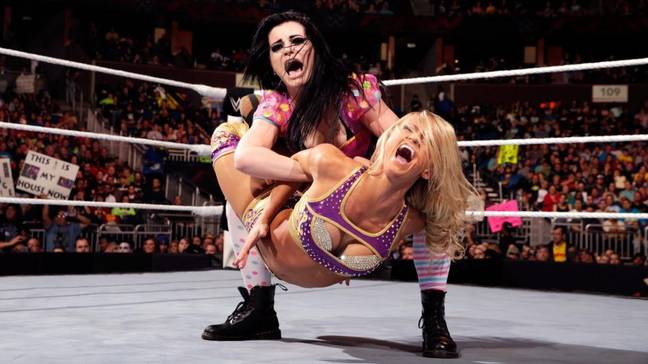 佩奇（Paige）在脖子受伤之前是WWE最大的明星之一。信用：WWE
