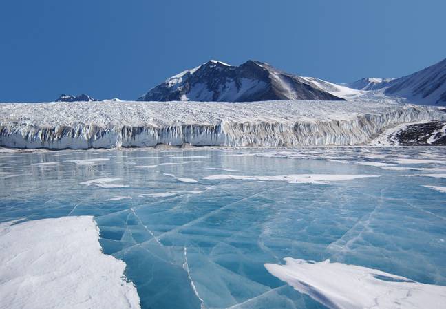 icles架子对于帮助慢速融化冰块，从陆地前往海，这将提高海平面。信用：Pixabay.