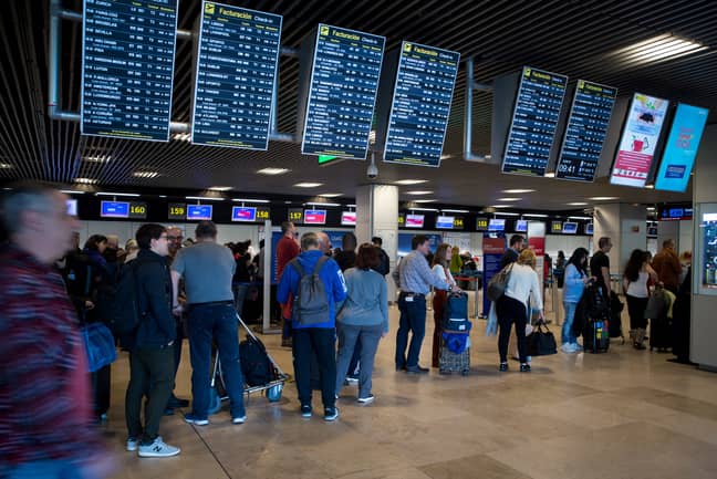预计在周末在西班牙机场的队列。学分：PA“width=