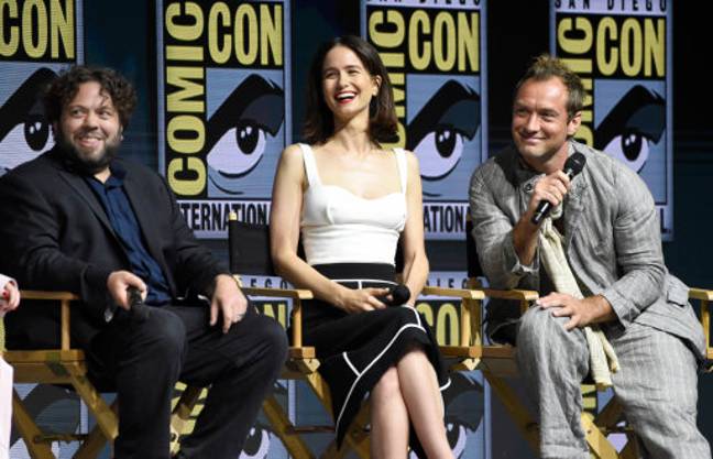 丹·福格勒（Dan Fogler），凯瑟琳·沃特斯顿（Katherine Waterston）和裘德·劳（Jude Law）在华纳兄弟（Warner Bros.信用：PA“width=
