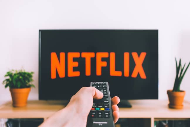 在Netflix的新预算订阅计划中，该平台阻止用户观看某些内容。图片来源：pexels