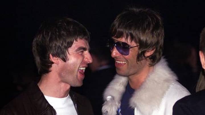 Oasis Fan的Gallagher兄弟纹身看起来像Jimmy Carr和Harry Potter