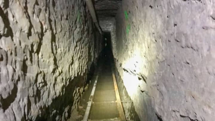 在墨西哥和我们之间的边界上发现的有史以来最长的走私隧道