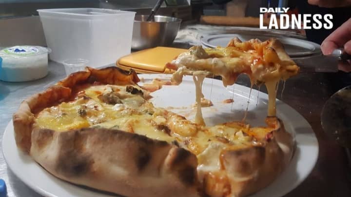 法国餐馆老板制作纪录的披萨，顶部有257种不同的奶酪