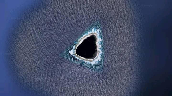 人们在Google Maps上发现怪异的“黑色”岛后感到困惑