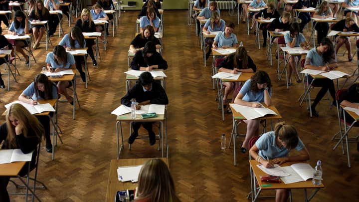 政府考试监管机构揭示了A级和GCSE学生如何获得成绩