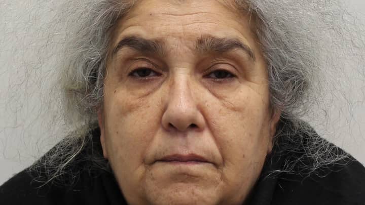 60岁的女人在巨大的抢劫中抓了420万英镑的钻石换成鹅卵石