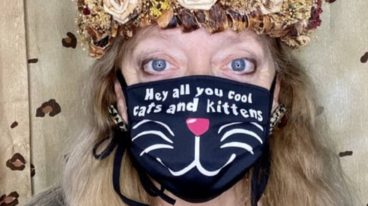 老虎国王的Carole Baskin正在出售“酷猫和小猫”面具