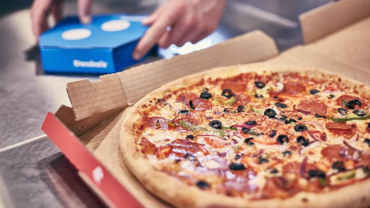 数十家Domino的商店，本周五为NHS员工提供免费的披萨