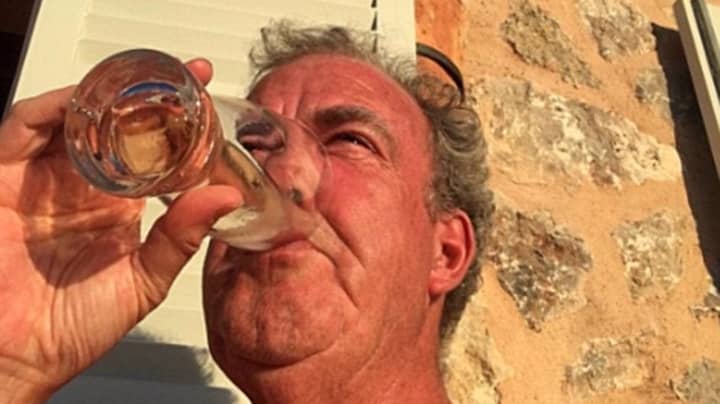 杰里米·克拉克森（Jeremy Clarkson）在度假时与肺炎击中