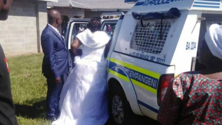 新娘和新郎在锁定期间举行婚礼后被捕