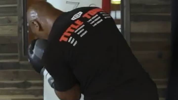 现年55岁的迈克·泰森（Mike Tyson）分享了自己训练的另一个可怕的视频
