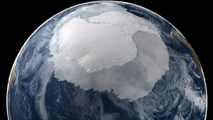 在南极冰下潜伏着神秘的“重力异常”
