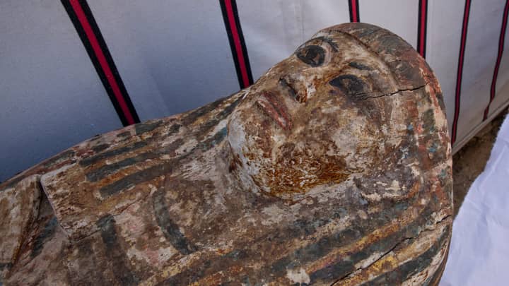 考古学家在古神庙中摘录了数十名3，000年历史的木乃伊“一世mgWitdh=
