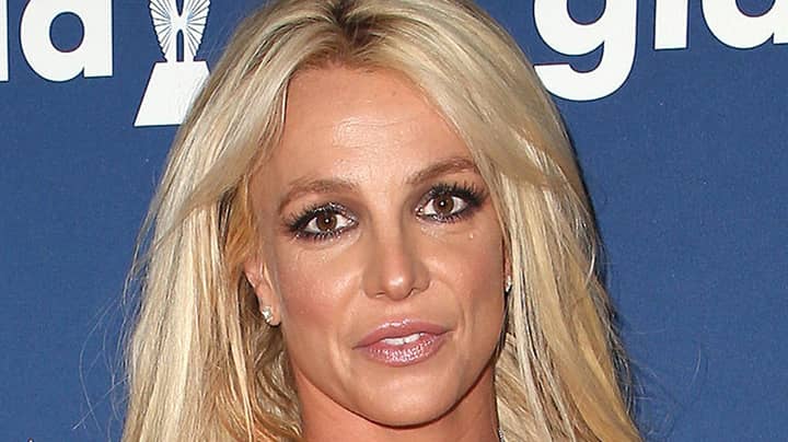 布兰妮·斯皮尔斯（Britney Spears）说，她因有争议的纪录片而感到“尴尬”