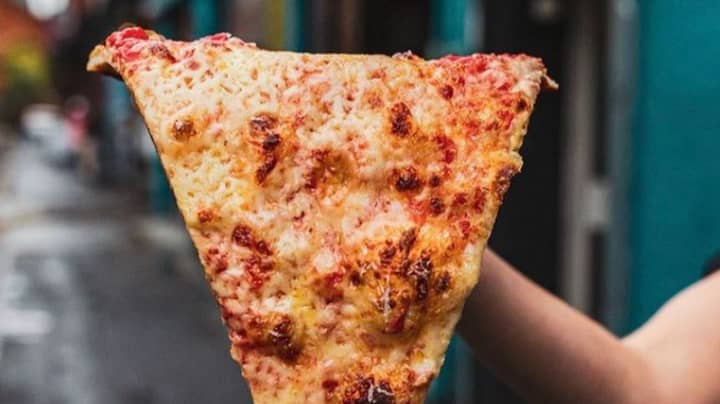 酒吧现在告诉“ f ***大量的”披萨片确实构成了“大餐”