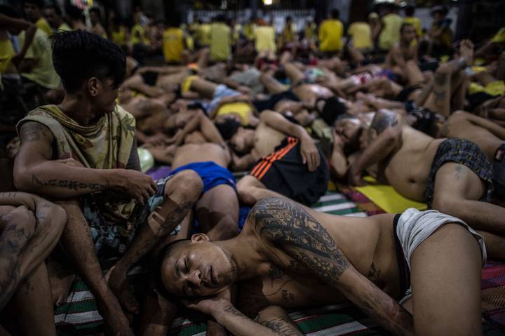 可怕的图像捕捉了菲律宾监狱中监禁的不人道性质